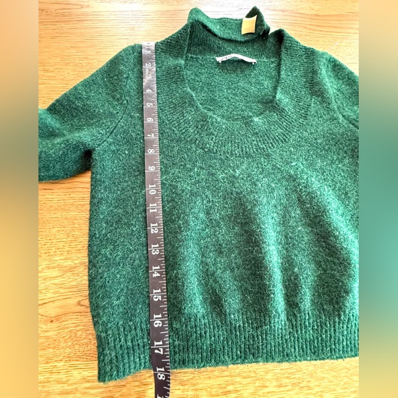 Zara Buckle Neck Choker Sweater – Size Small Crop - Picture 4 of 8